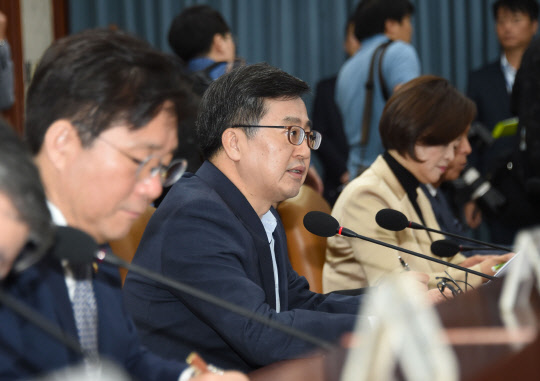 김동연 경제부총리 겸 기획재정부 장관이 27일 오전 서울 종로구 정부서울청사에서 열린 혁신성장관계장관회의를 주재하고 있다.   기획재정부 제공